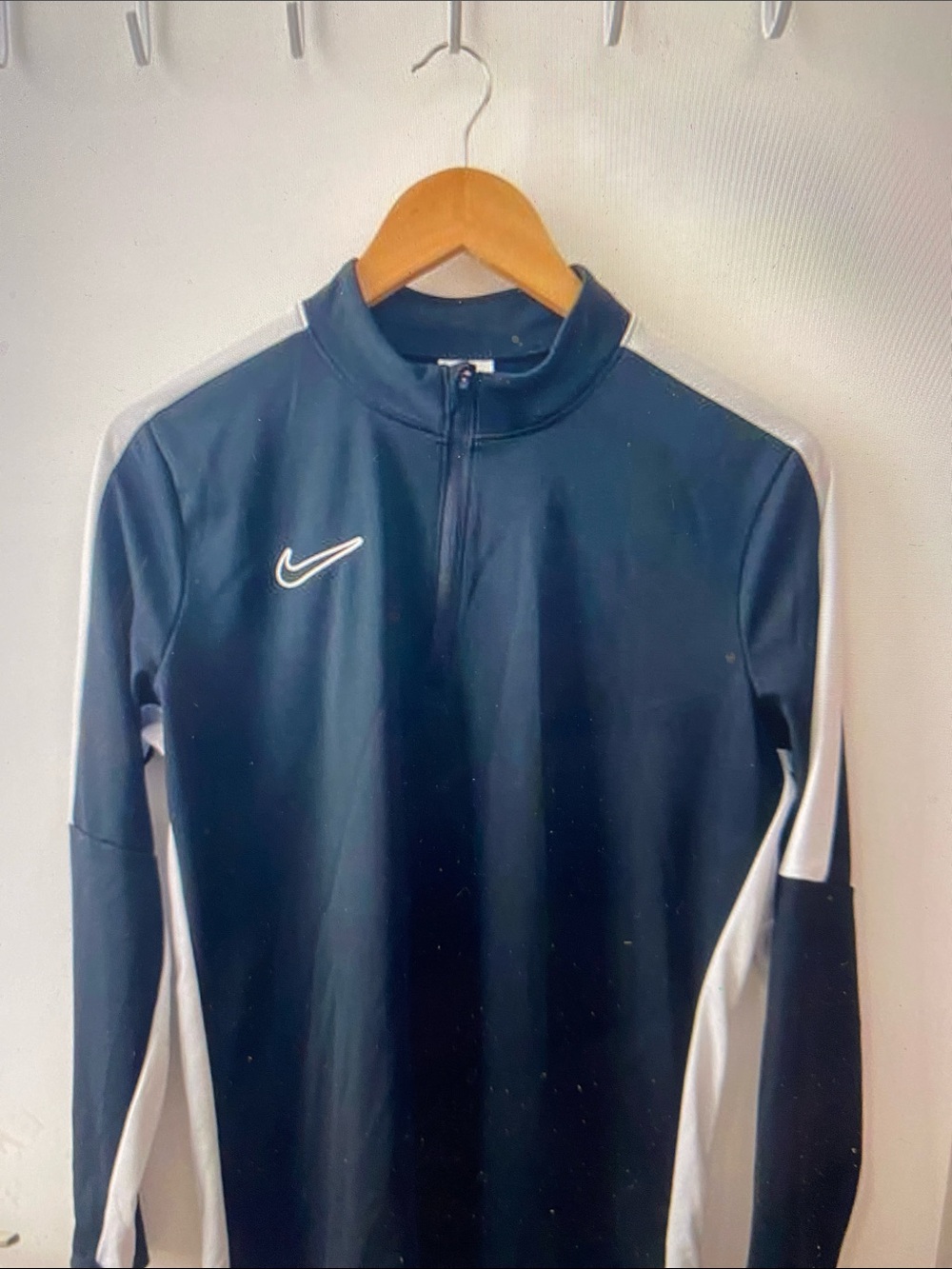 Nike Men’s Navy and White Long-Sleeve Swim Rash Guard